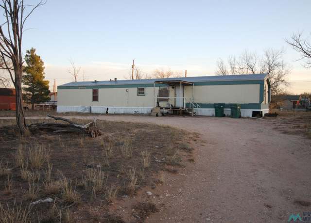 Property at 13 W Mesquite St, Lovington, NM 88260, 3 beds, 1 bath