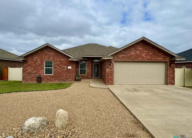 Property at 3313 Northglen Dr, Clovis, NM 88101, 4 beds, 2 baths