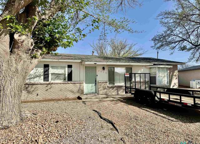 Property at 2010 W Sears Ave, Artesia, NM 88210, 4 beds, 1.5 baths