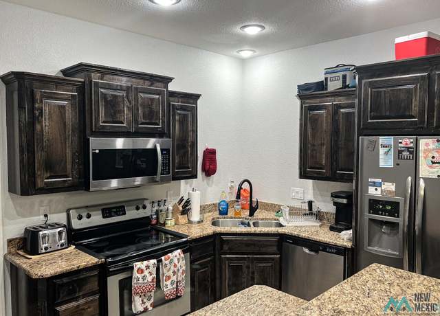 Property at 717 Almond Tree Ln, Clovis, NM 88101, 3 beds, 2 baths