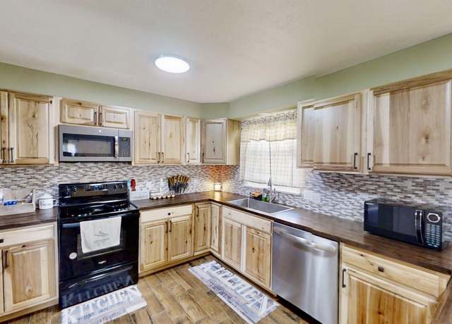 Property at 2601 Wallace St, Clovis, NM 88101, 3 beds, 2 baths