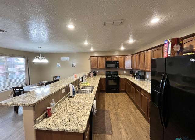 Property at 1929 Dale St, Clovis, NM 88101, 4 beds, 2 baths