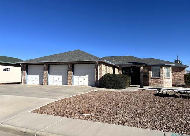 Property at 1009 Poplar St, Truth Or Consequences, NM 87901, 3 beds, 2.5 baths