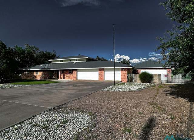 Property at 407 Tierra Berrenda Dr, Roswell, NM 88201, 4 beds, 4.5 baths