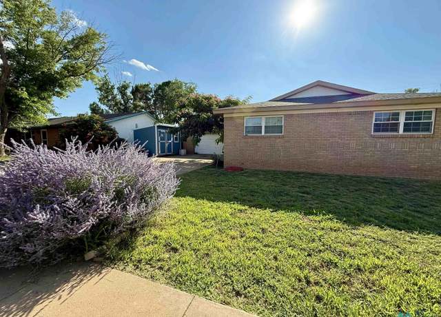 Property at 2216 Echols Ave, Clovis, NM 88101, 4 beds, 2 baths