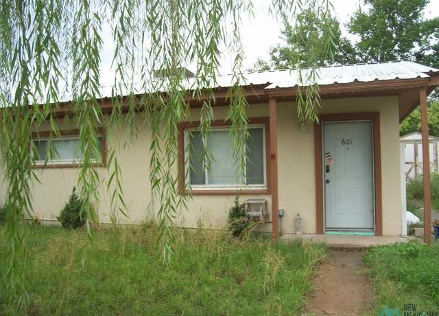 Property at 601 S Fifth St, Carlsbad, NM 88220, 3 beds, 1 bath