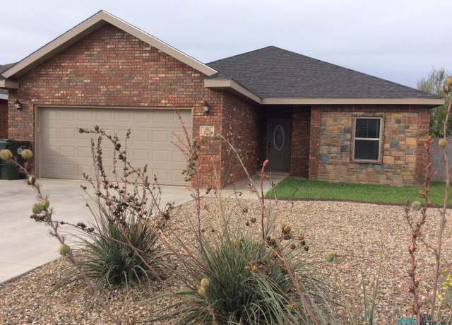 Property at 200 Almond Tree Ln, Clovis, NM 88101, 3 beds, 2 baths