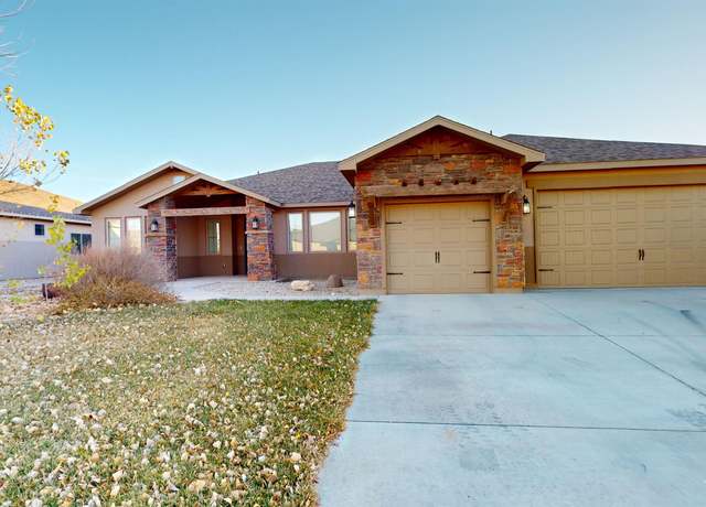 Property at 2021 E Highwood Ave, Hobbs, NM 88240, 5 beds, 2.5 baths