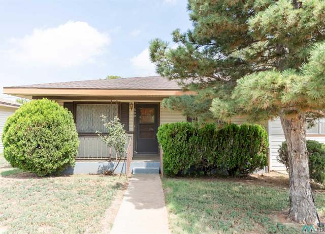 Property at 600 W 17th St, Clovis, NM 88101, 3 beds, 2 baths