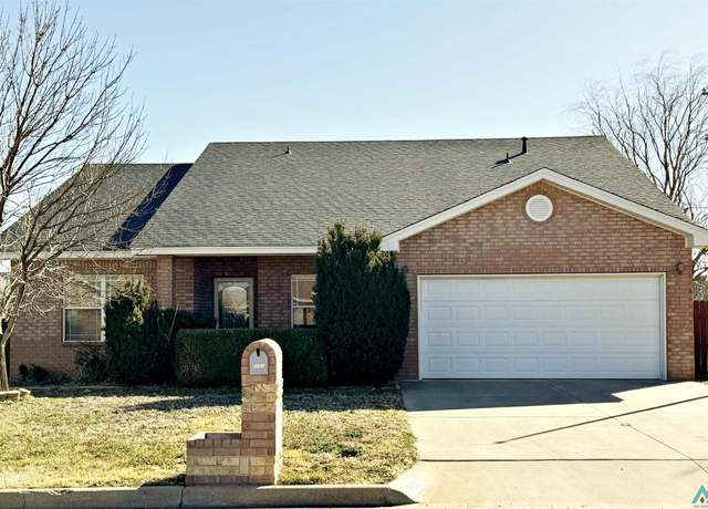Property at 2101 Howard Cowper Dr, Clovis, NM 88101, 3 beds, 2 baths