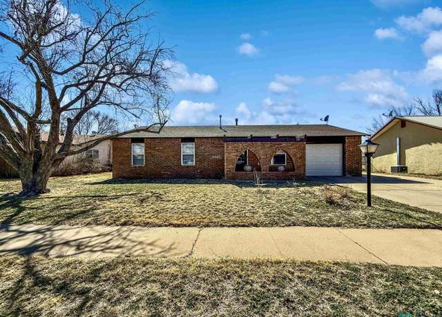 Property at 109 Dennis Pl, Clovis, NM 88101, 4 beds, 2 baths