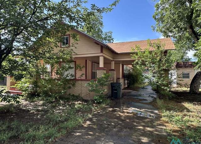 Property at 210 W Blodgett St, Carlsbad, NM 88220, 3 beds, 1 bath