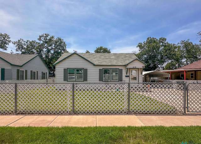 Property at 619 N Ash St, Carlsbad, NM 88220, 3 beds, 1.5 baths