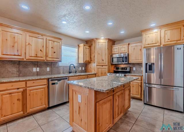 Property at 2409 Northglen Dr, Clovis, NM 88101, 4 beds, 3 baths