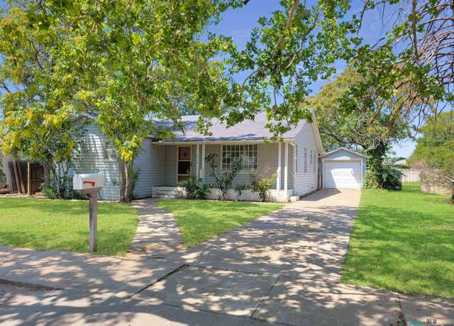 Property at 2316 Axtell St, Clovis, NM 88101, 4 beds, 2 baths