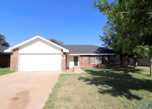 Property at 1717 Erinn Pl, Clovis, NM 88101, 3 beds, 2 baths