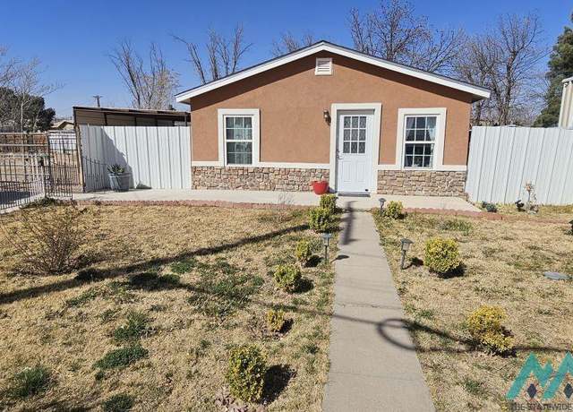 Property at 2308 W Lea St, Carlsbad, NM 88220, 3 beds, 2 baths