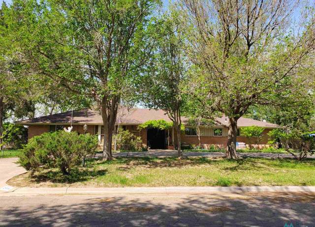 Property at 2606 Bay Dr, Roswell, NM 88201, 3 beds, 2.5 baths