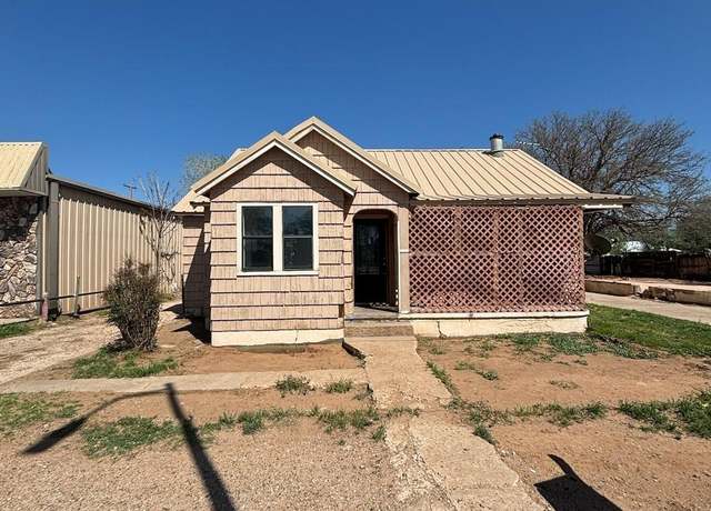 Property at 1217 N Prince St, Clovis, NM 88101, 2 beds, 1 bath