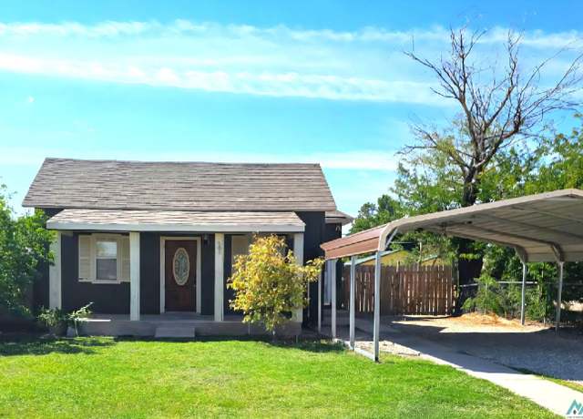 Property at 605 Presidio St, Carlsbad, NM 88220, 3 beds, 2 baths