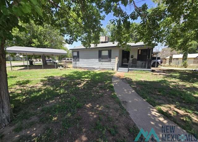 Property at 210 Vine St, Carlsbad, NM 88220, 3 beds, 1 bath