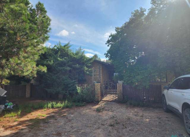 Property at 638 S Roosevelt Road Rd S, Portales, NM 88130, 4 beds, 2.5 baths