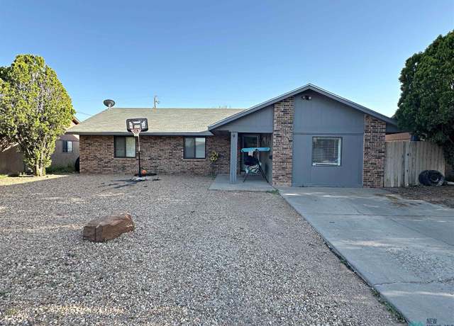 Property at 304 Hermosa Dr, Roswell, NM 88201, 3 beds, 2 baths