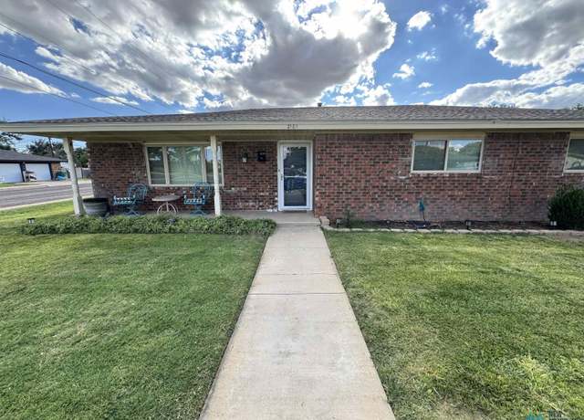 Property at 2101 N Adobe Dr, Hobbs, NM 88240, 3 beds, 2 baths