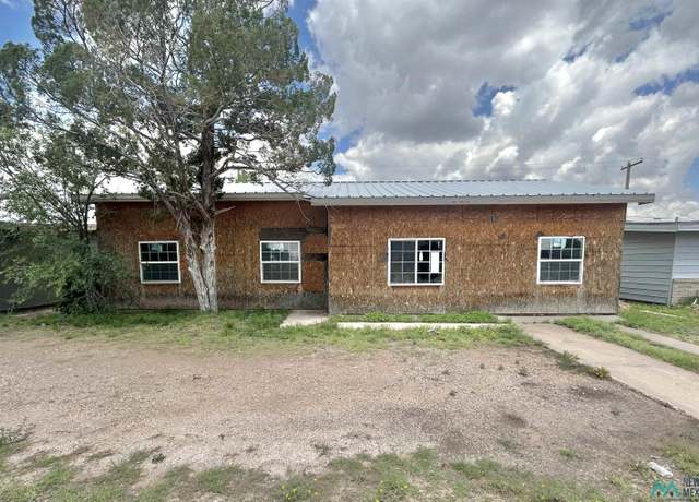 Property at 1422 W Princess Jeanne Dr, Hobbs, NM 88240, 4 beds, 2 baths