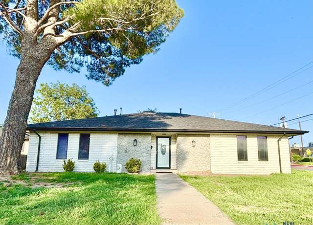 Property at 2100 N Adobe Dr, Hobbs, NM 88240, 4 beds, 2 baths