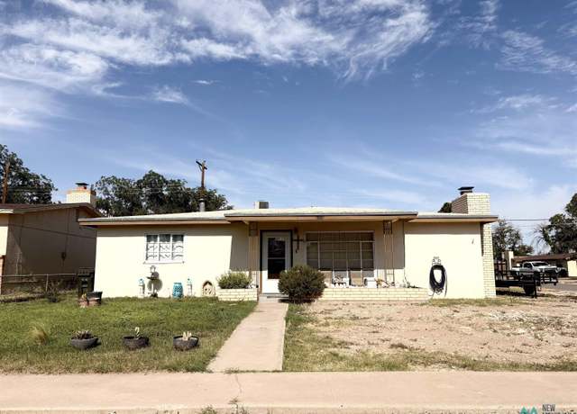 Property at 916 Valverde St, Carlsbad, NM 88220, 3 beds, 1.5 baths