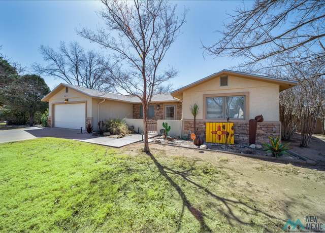 Property at 1403 S Country Cir, Carlsbad, NM 88220, 5 beds, 3 baths