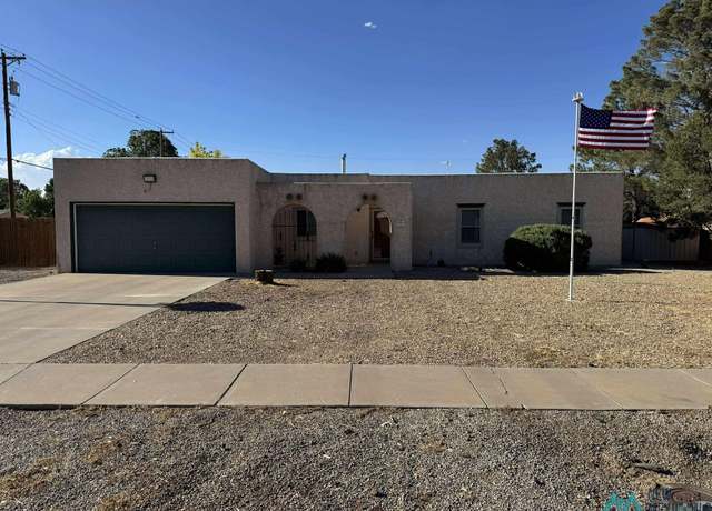 Property at 703 Sunrise Rd, Roswell, NM 88201, 3 beds, 2 baths