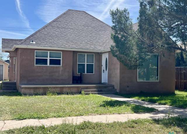 Property at 2017 N Wallace St, Clovis, NM 88101, 3 beds, 2 baths
