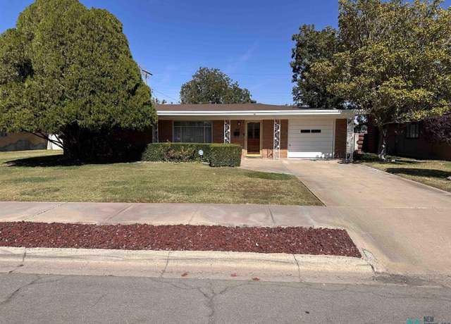 Property at 711 S Heights Dr, Roswell, NM 88203, 4 beds, 3 baths