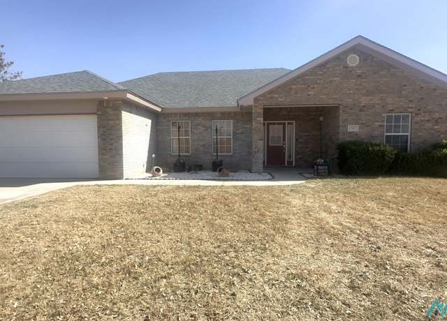 Property at 1507 W Camino Del Arco St, Hobbs, NM 88240, 3 beds, 2 baths