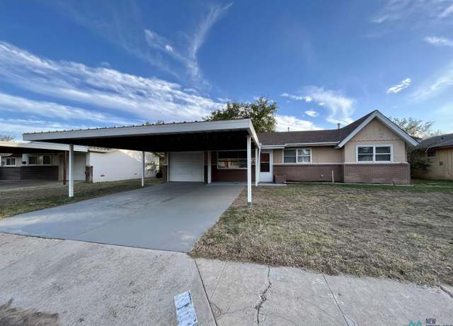 Property at 1017 W Iron St, Hobbs, NM 88240, 3 beds, 1.5 baths