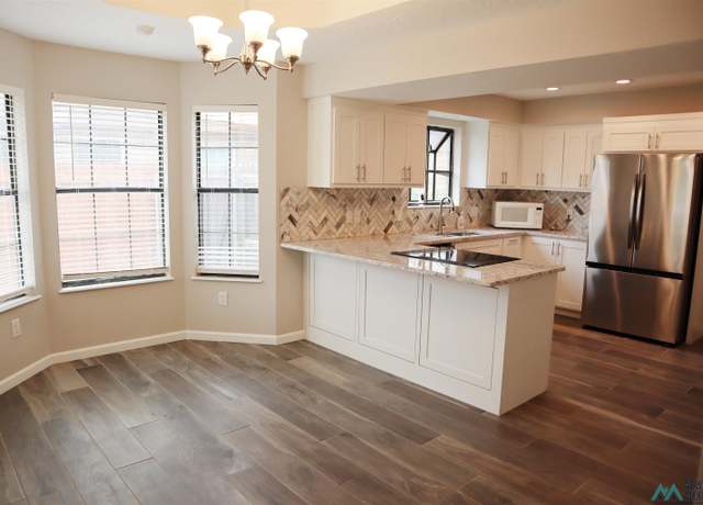 Property at 2213 Country Dr, Clovis, NM 88101, 3 beds, 2 baths