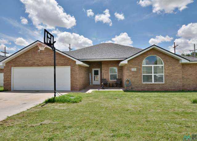 Property at 2405 Fred Daugherty Ave, Clovis, NM 88101, 4 beds, 2 baths