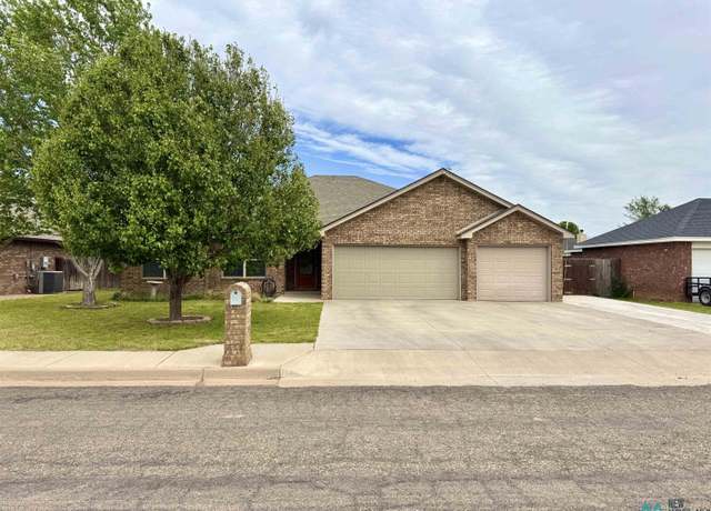 Property at 2112 Howard Cowper Dr, Clovis, NM 88101, 4 beds, 2 baths