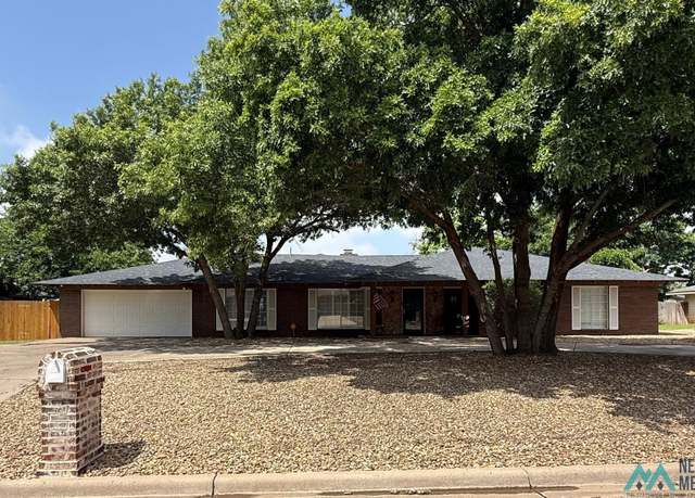 Property at 1808 Avondale Blvd, Clovis, NM 88101, 3 beds, 2 baths