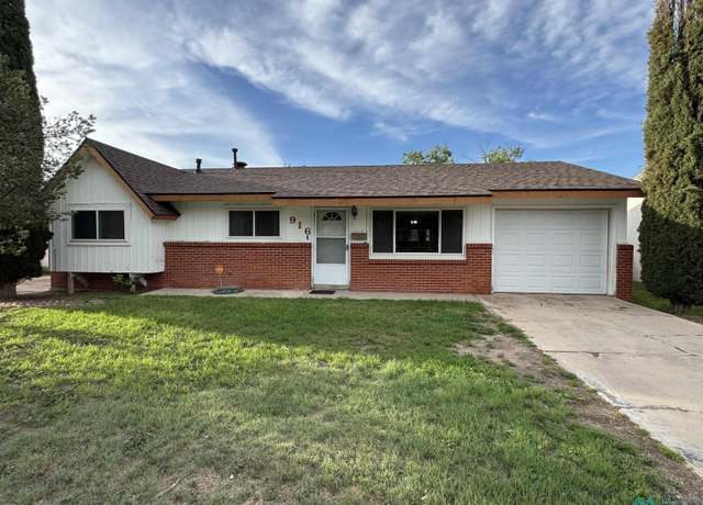 Property at 916 W Iron Ave, Hobbs, NM 88240, 3 beds, 2 baths