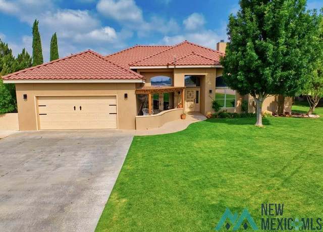 Property at 603 Oakwood Pl, Carlsbad, NM 88220, 3 beds, 2 baths