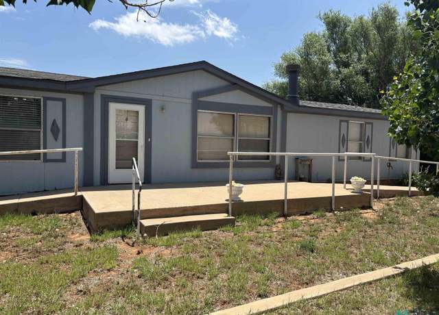 Property at 1601 S Main St, Clovis, NM 88101, 3 beds, 2 baths