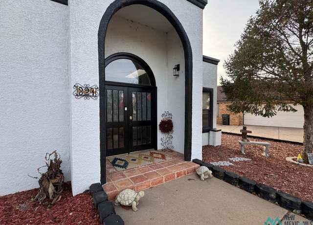 Property at 321 Diamondhead Dr, Clovis, NM 88101, 3 beds, 3 baths