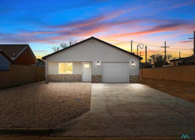 Property at 209 S Olive St, Carlsbad, NM 88220, 3 beds, 2 baths