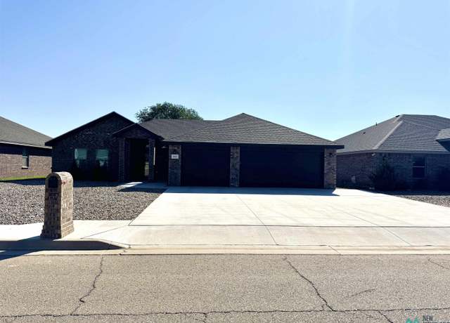 Property at 2621 Northglen Dr, Clovis, NM 88101, 4 beds, 3 baths