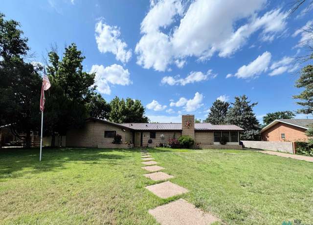 Property at 1404 Piedmont Dr, Clovis, NM 88101, 4 beds, 2.5 baths