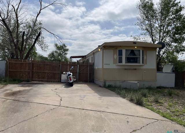 Property at 2022 Chapparal Cir, Clovis, NM 88101, 3 beds, 2 baths