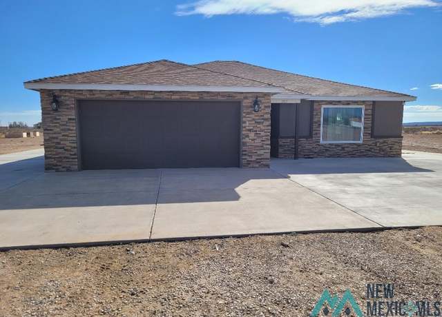 Property at 2015 N Tagwood Ln, Carlsbad, NM 88220, 3 beds, 2 baths